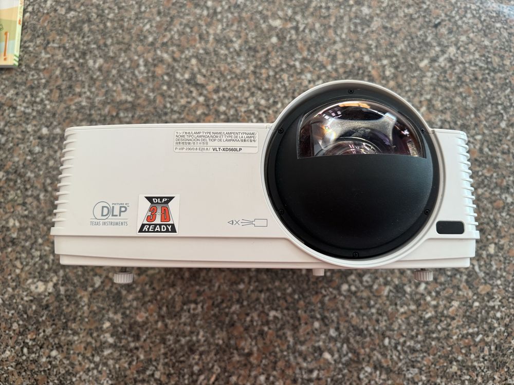 Projetor NEC NP600S Short-Throw 3D Ready – HDMI – Bom Estado