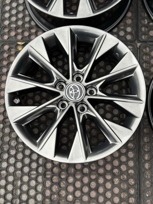 Диски оригінал toyota camry 70 chr avalon lexus es is gs r17 5-114,3