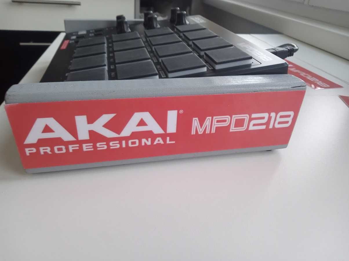 AKAI MPD218 Kontroler + Ableton Live Lite 12 + Stojak własnej roboty