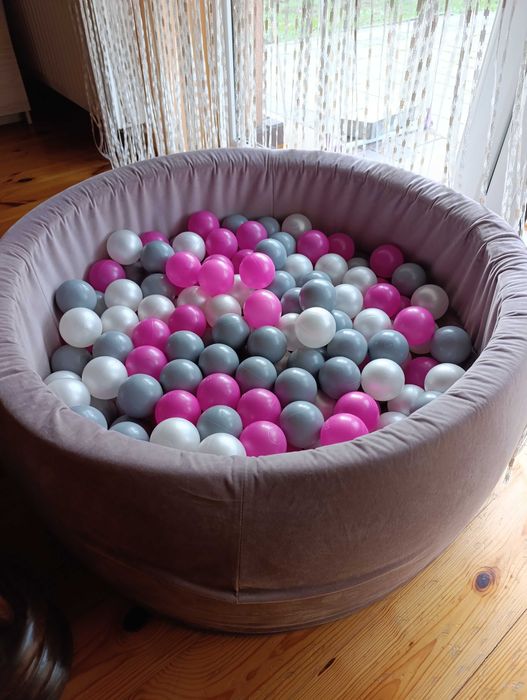 Basen z piłeczkami
