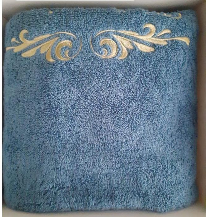 Рушник махровий розміром 140х70 см в подарунковій упаковці