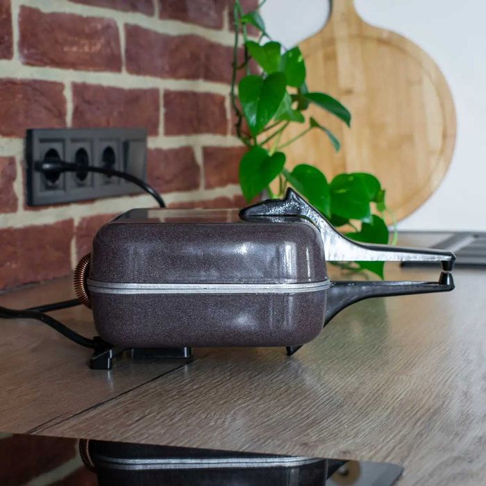 Електровафельниця, Вафельниця электрична "Ласунка " нова, Покращенна !