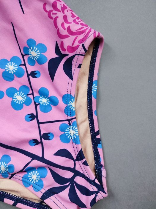 Nowy strój kąpielowy dla dziewczynki