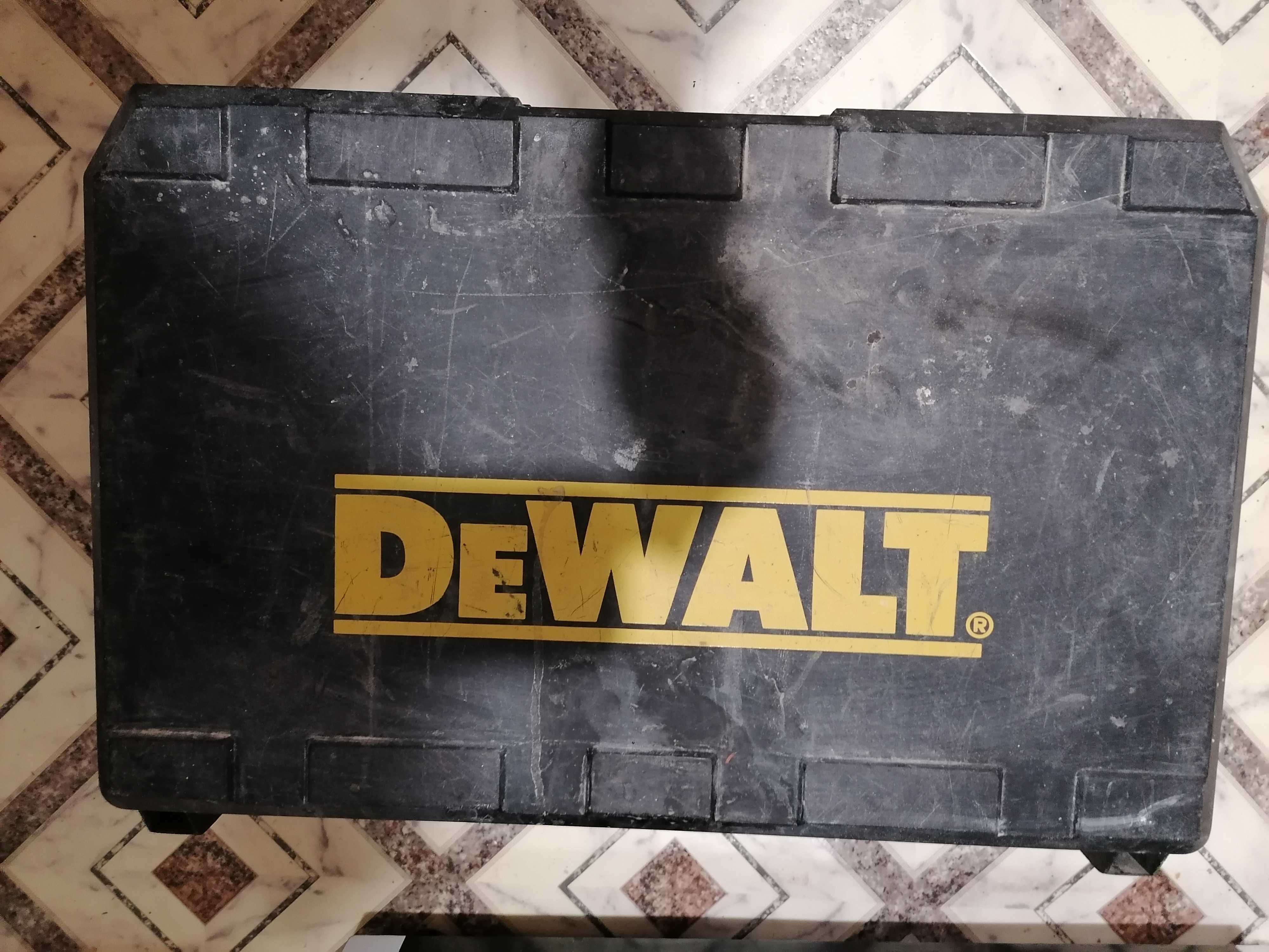 Dewalt D25722K Młot udarowo obrotowy SDS MAX