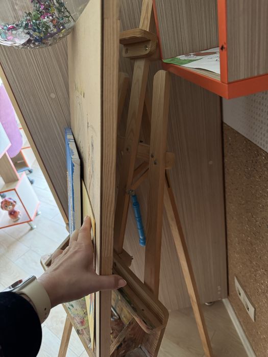 Мольберт деревʼяний