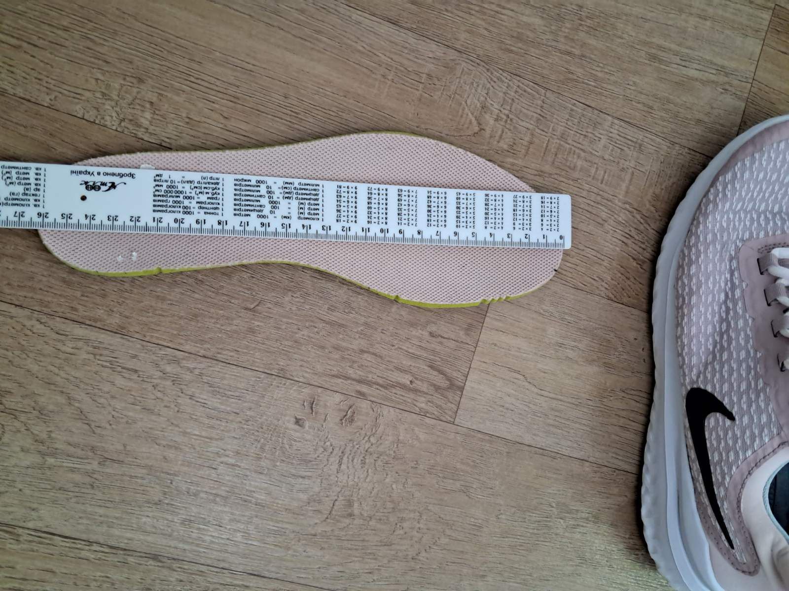 Жіночі кросівки Nike Rival,р40,5