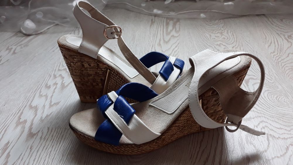 Шкіряні босоніжки