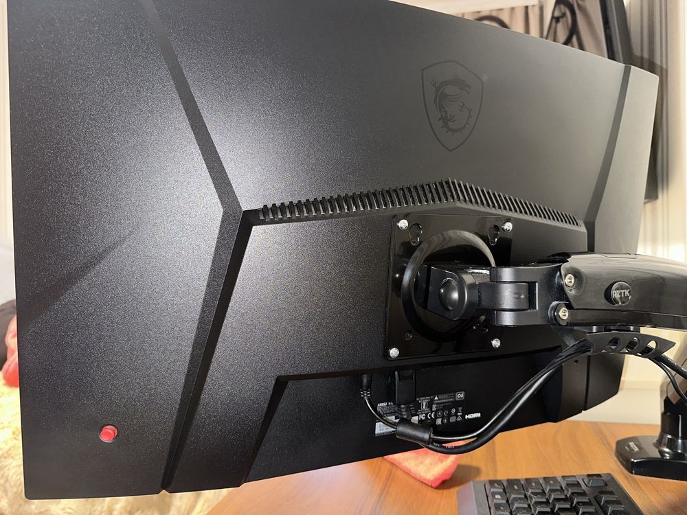 Монітор MSI C27CQ4