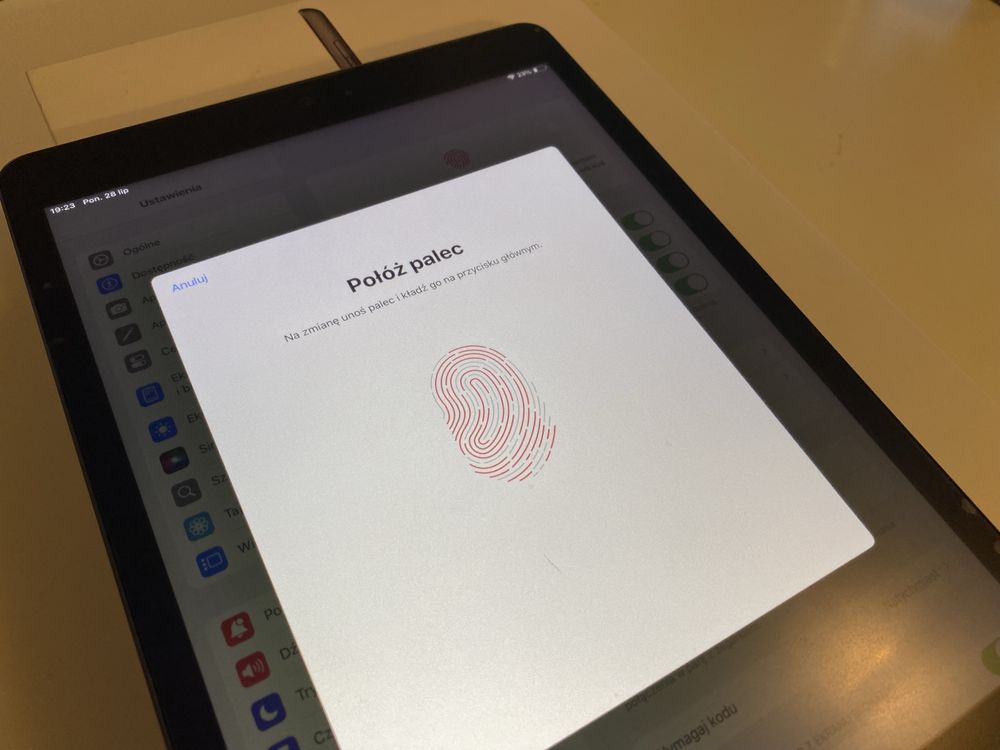 Apple ipad 7 generacji w zestawie z rysikiem i etui