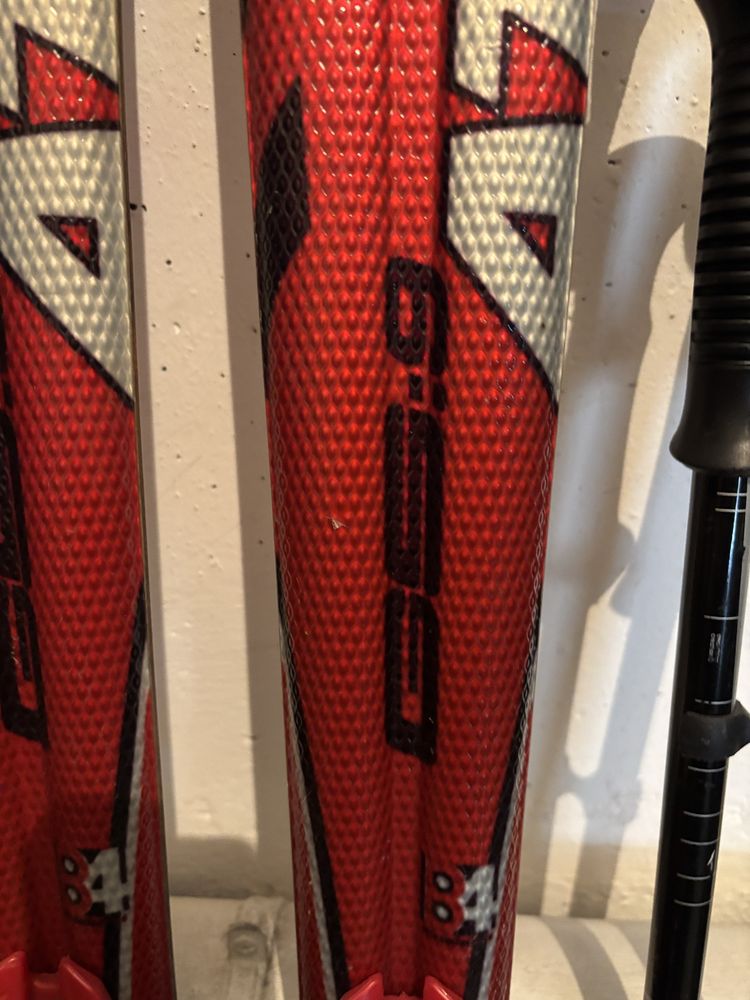 Skis ATOMIC + fixações Atomic e bastons