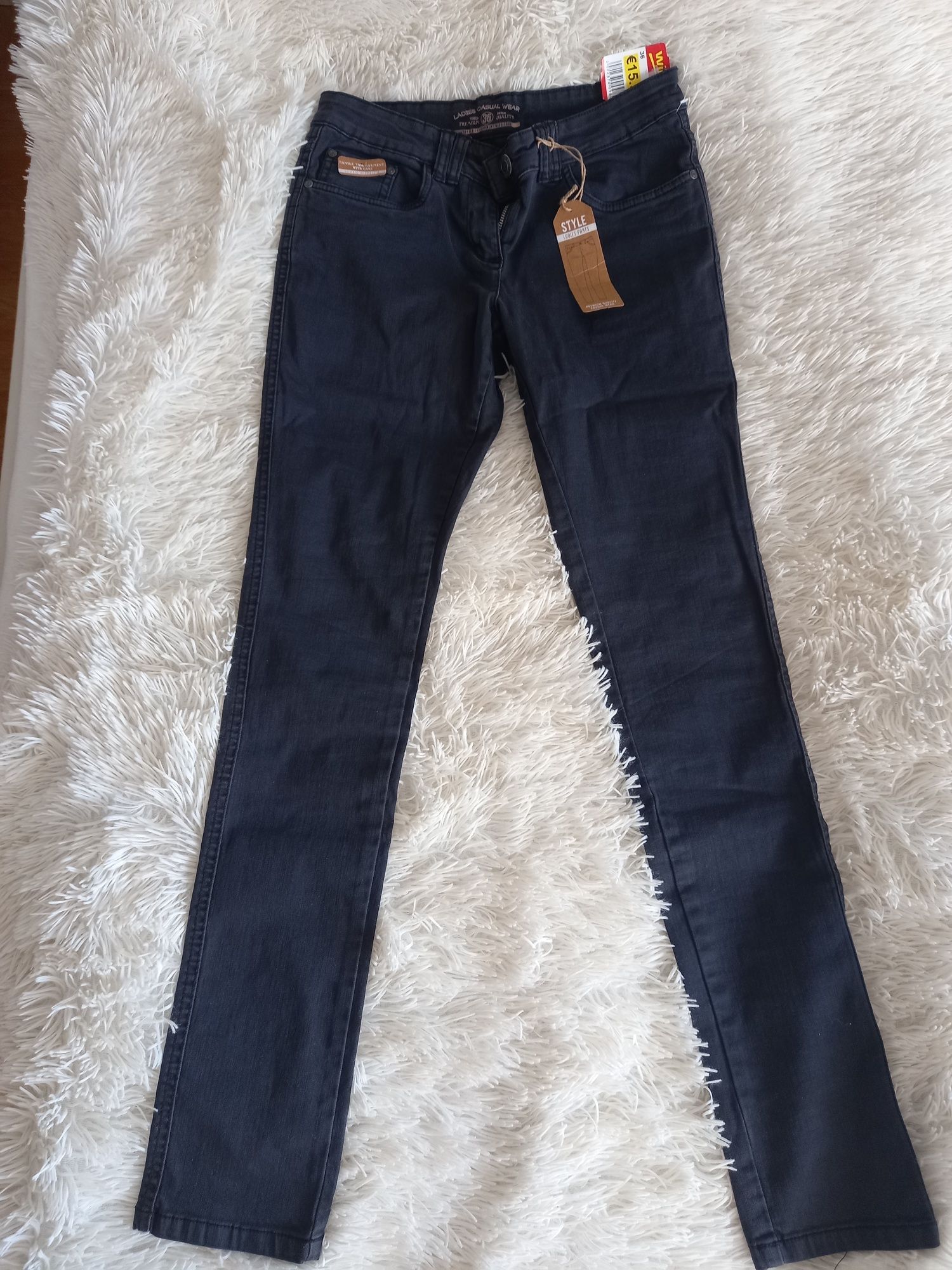 Nowe spodnie jeansy roz 36 z firmy Wibra