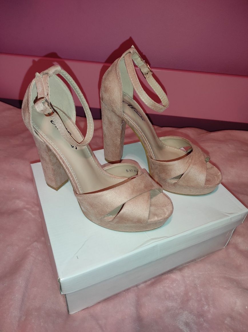 Buty na wysokim obcasie