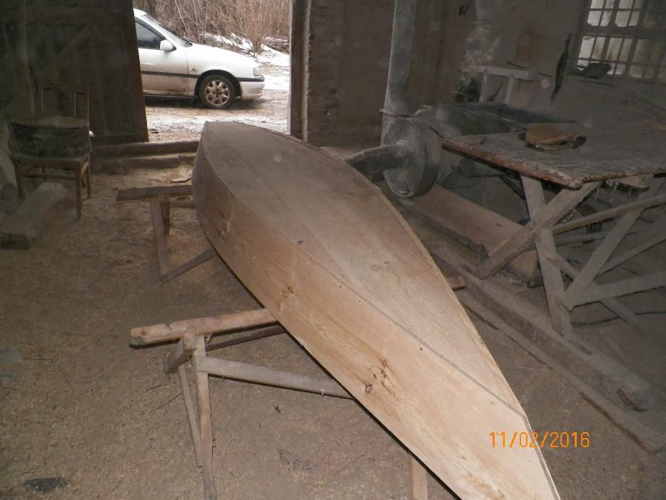 Лодка деревянная плоскодонка в черниговской обл пгт Сосница.
