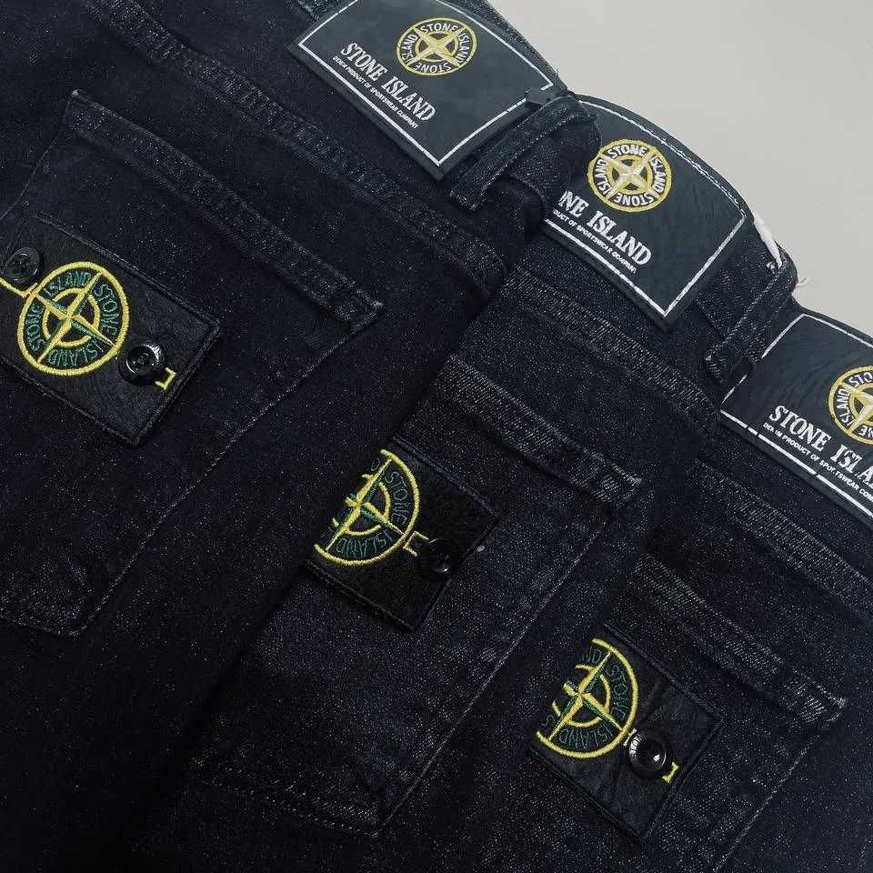 Джинси Stone Island
Колір - чорний
Матеріал - джинс
Розміри 30-38