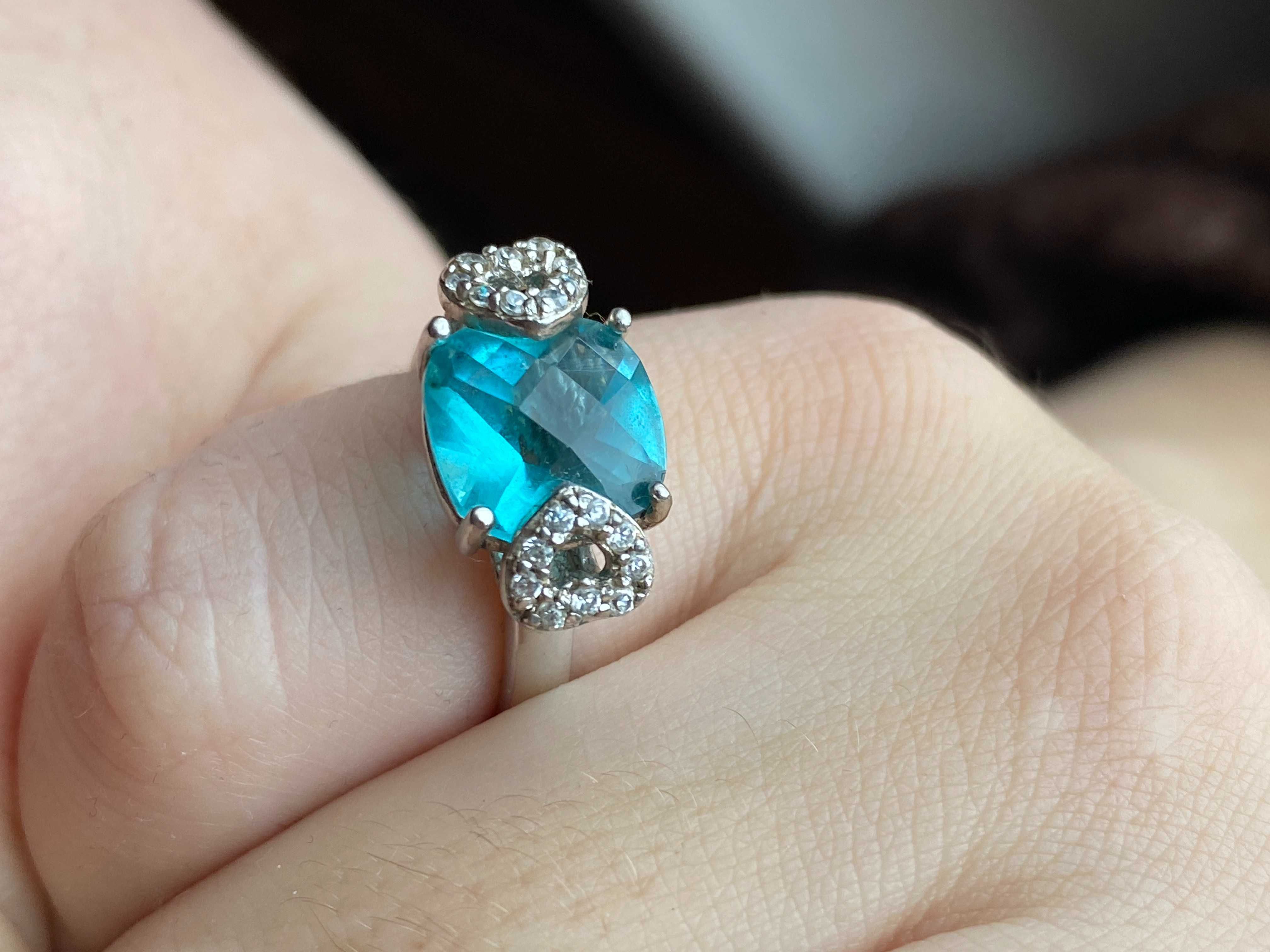 Срібна каблучка з голубим камнем кольцо