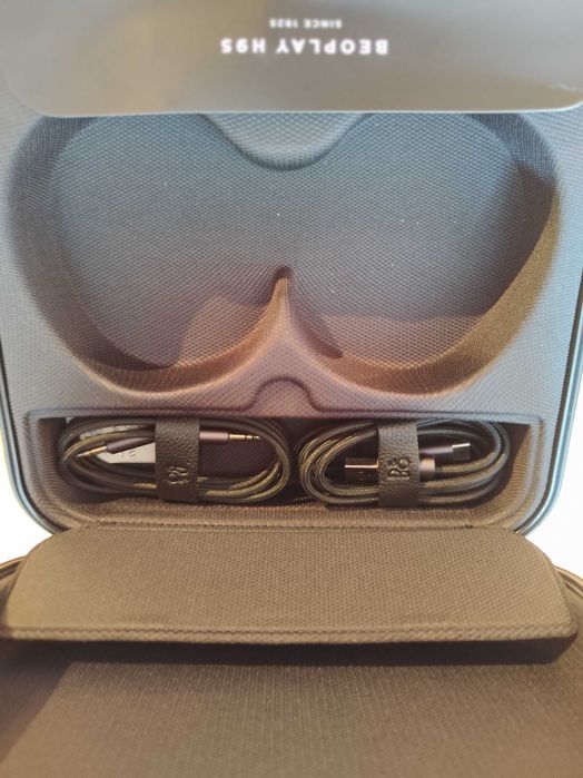 Bang & Olufsen H95 Ferrari edition