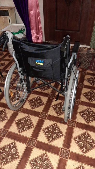 Продам кресло-каталку,новая