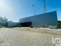 Loja / Estabelecimento Comercial em Mujães de 361,00 m2
