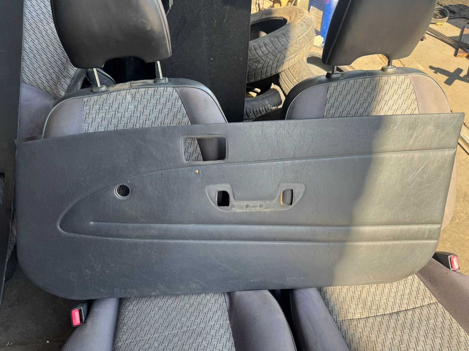 Bancos e forras Toyota Starlet como novos
