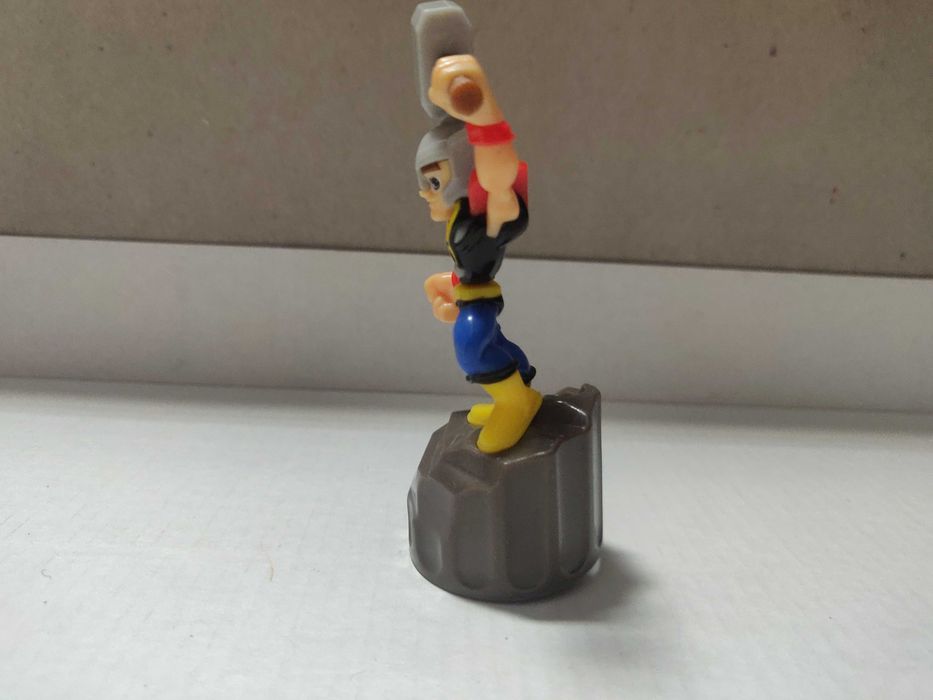 Фигурка героя Kinder Surprise maxi, Marvel Thor, 9 см.