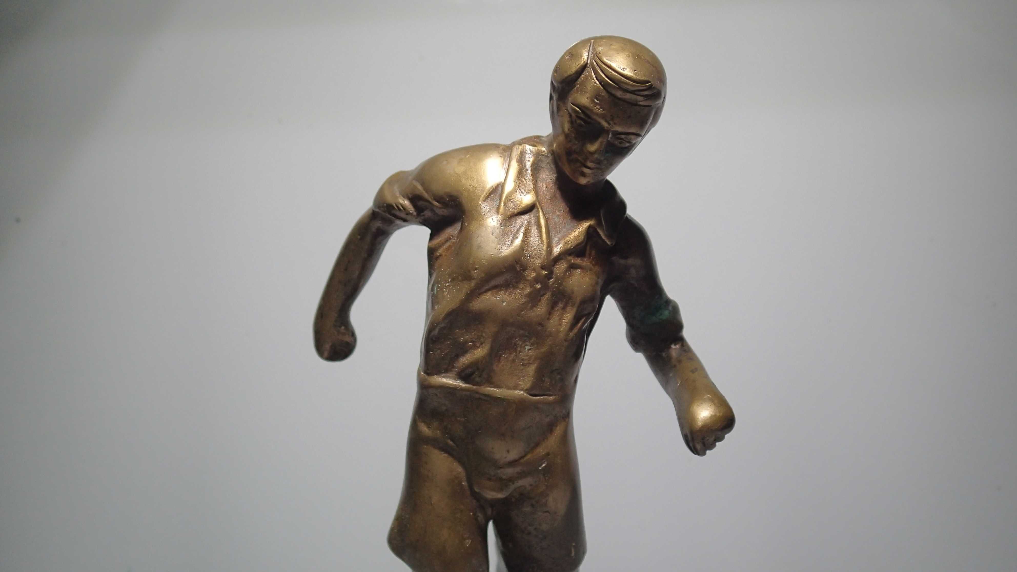 Estatueta antiga em Bronze " Jogador de Futebol"