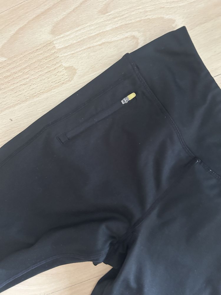 Czarne legginsy z kieszonką S