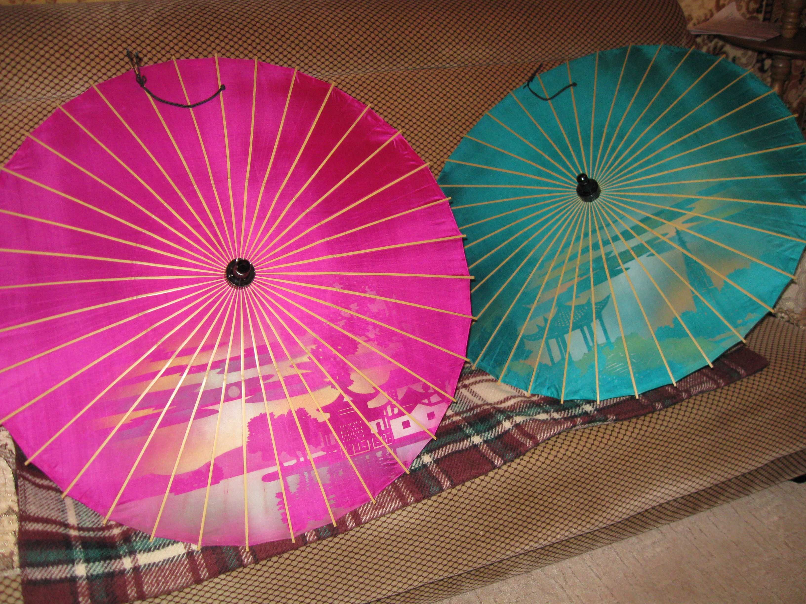 Китайські дерев'яні шовкові парасольки від сонця 1950-х років.