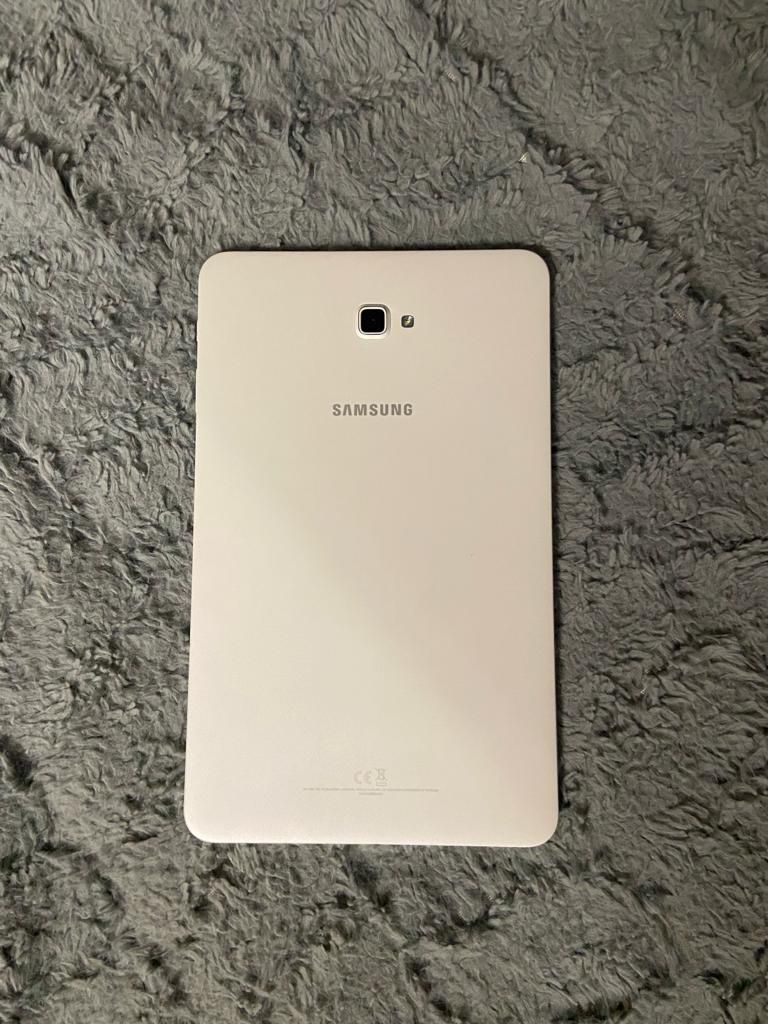 Samsung Galaxy Tab A z casem