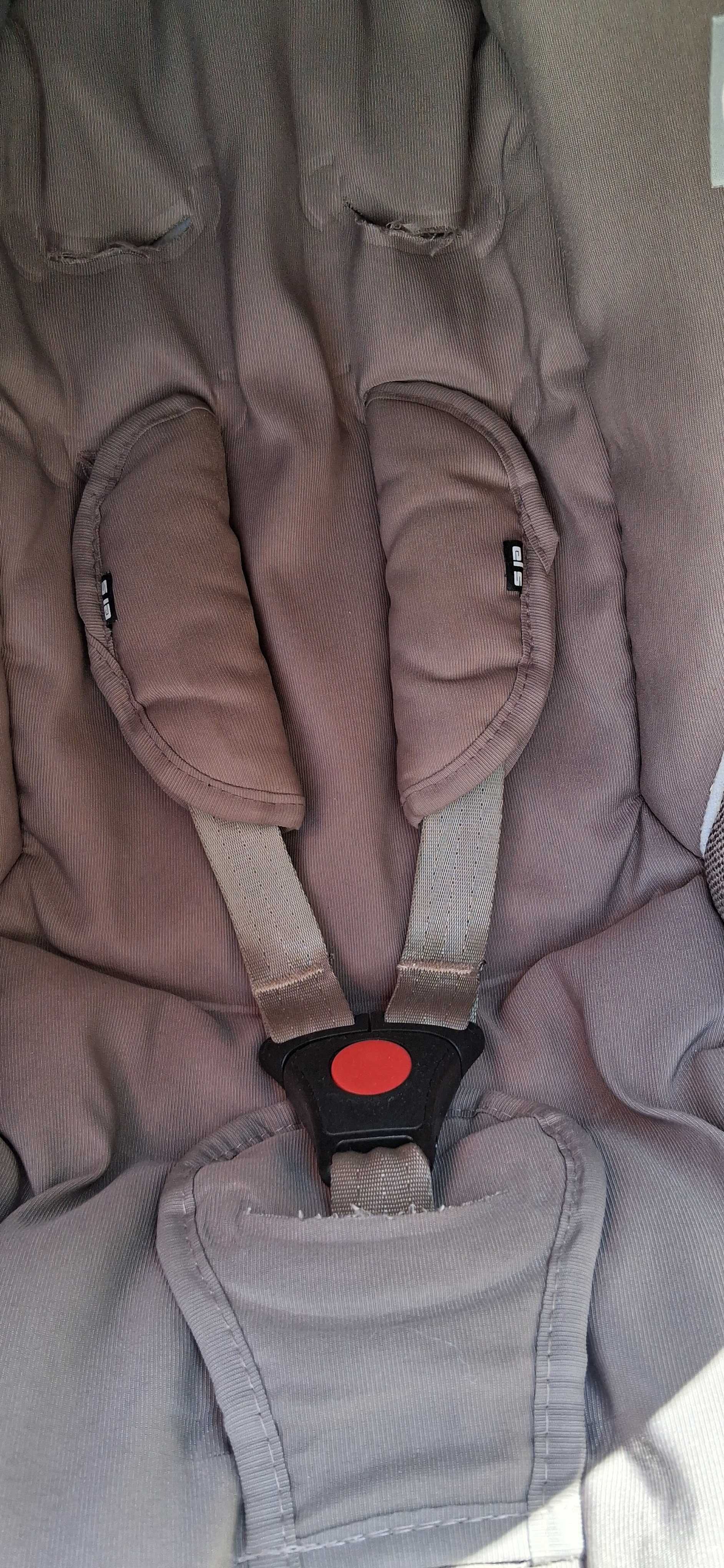 Conjunto bébé: cadeira auto, base ISOFIX, cadeira alimentação e grade