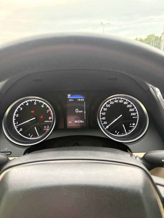 Camry 75 | Офіційний автомобіль