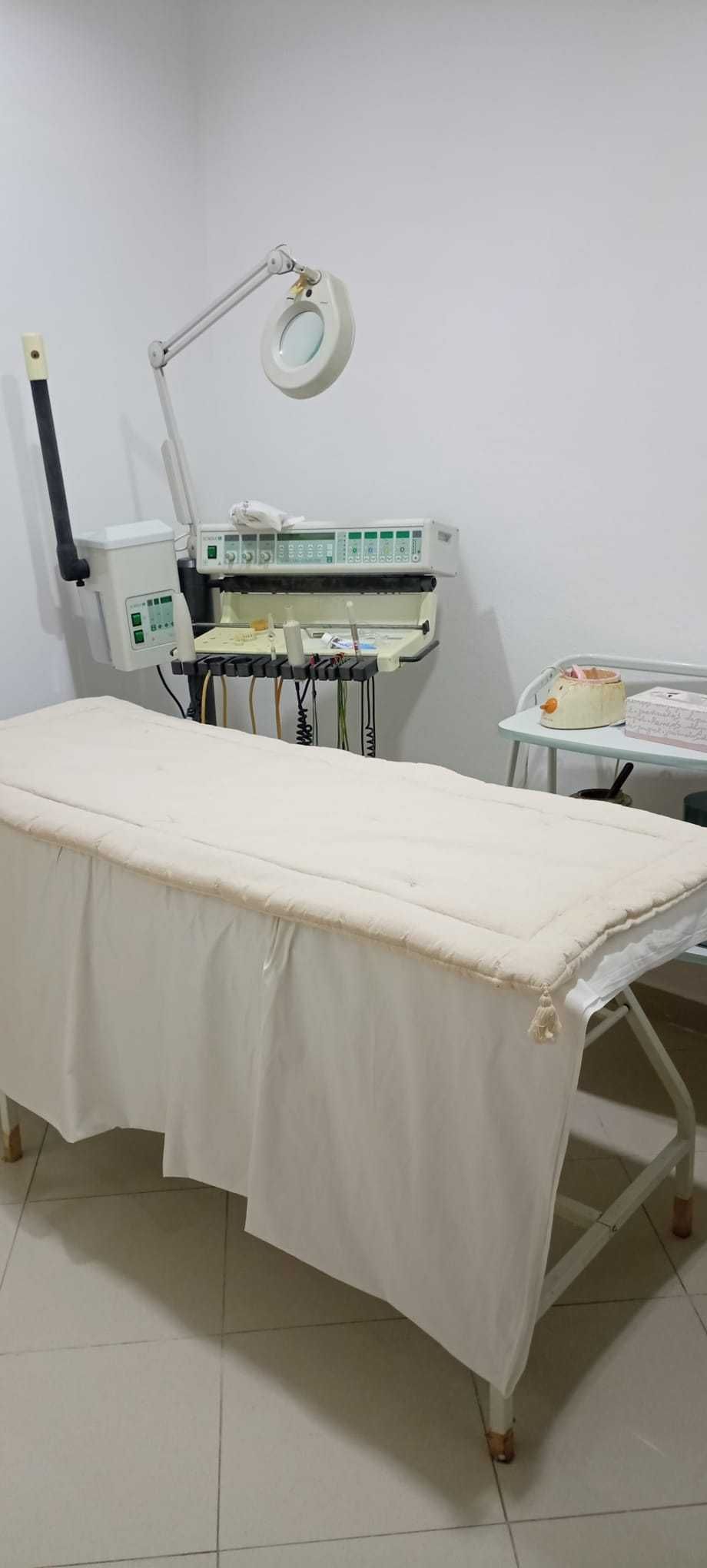 Gabinete de estética em salão de beleza no Montijo.