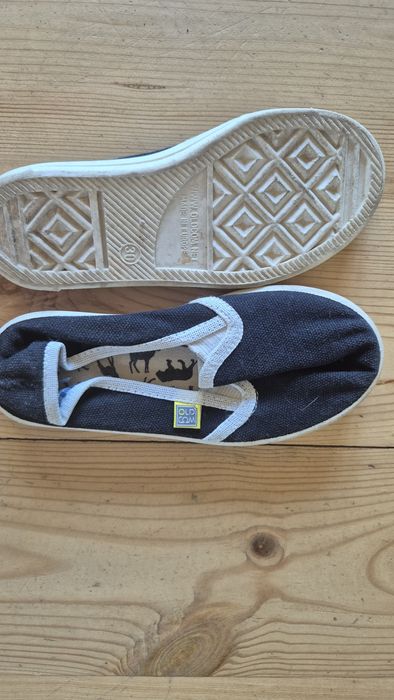 Віддам пакет речей в чудовому стані для дівчинки+кеди