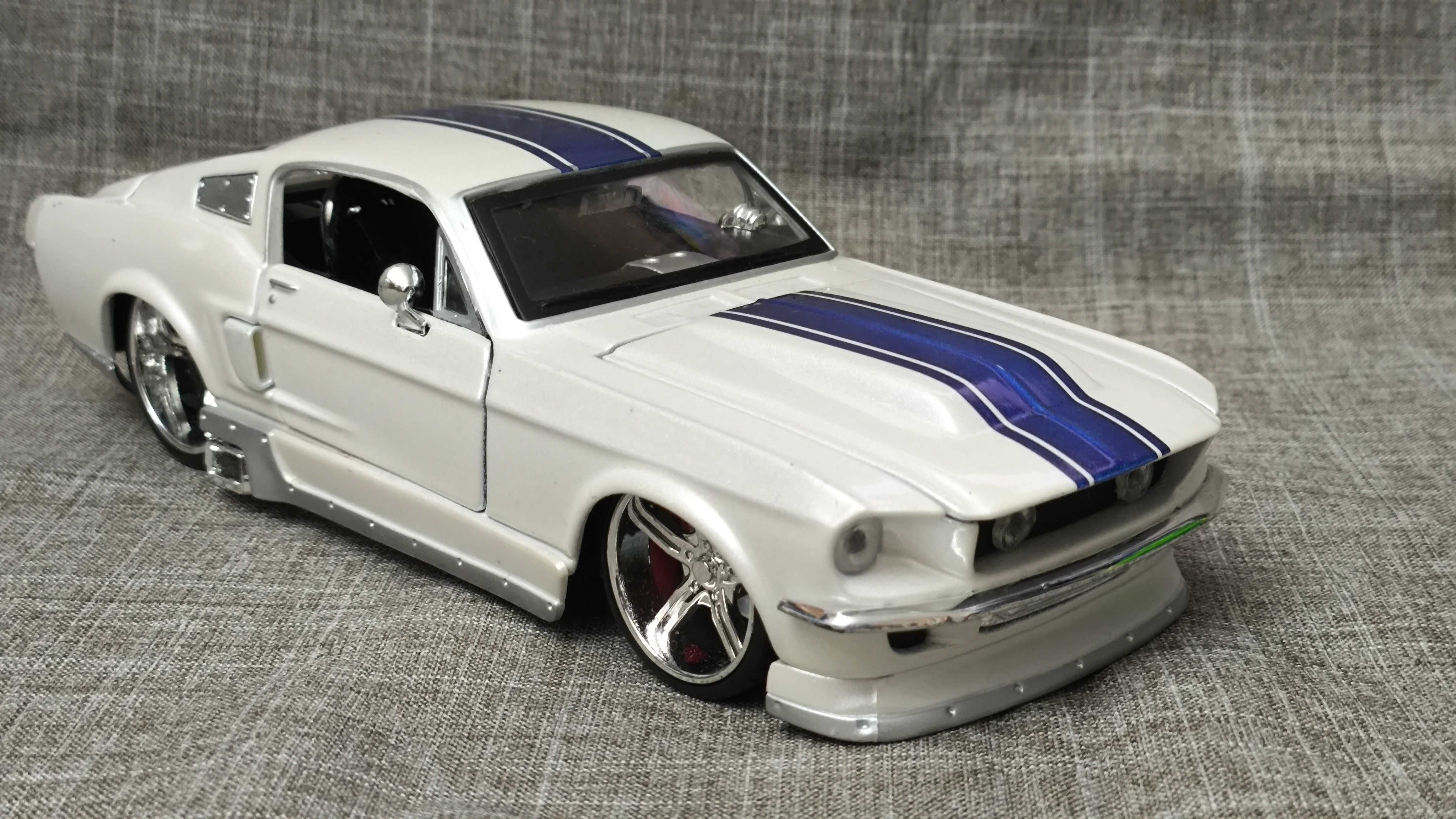 Машинка Ford Mustang GT 1967 1/24 Maisto