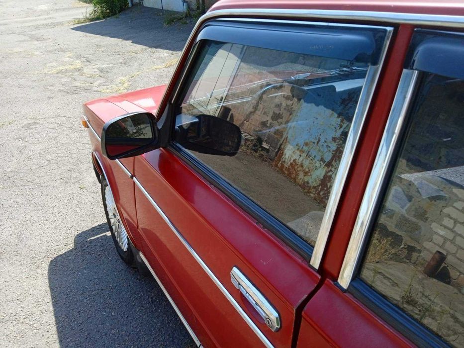 ВАЗ 2103 імпортний варіант підвищеної комфортності