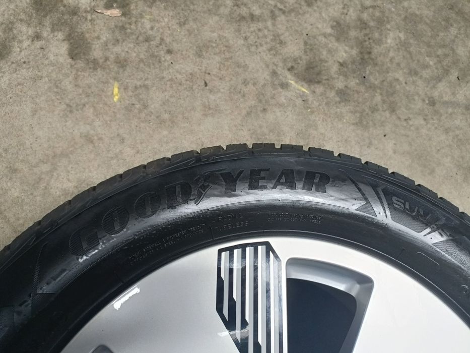 Opony zimowe Goodyear Ultragrip Performance GEN-1 SUV 255/55R19 111H