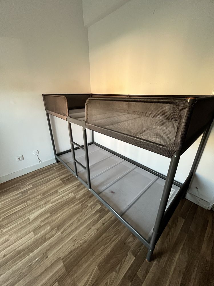 Beliche tuffing + 2 colchões ( o comprador tem de o trasportar)