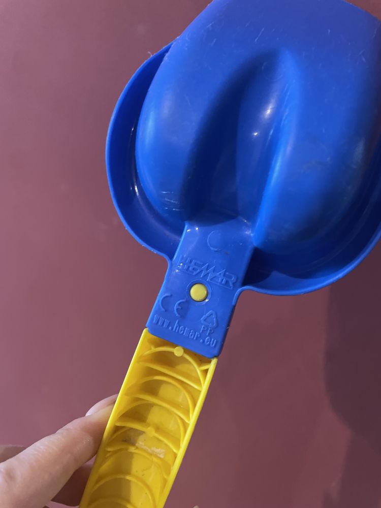Plastikowa łopatka dziecięca niebieska żółta