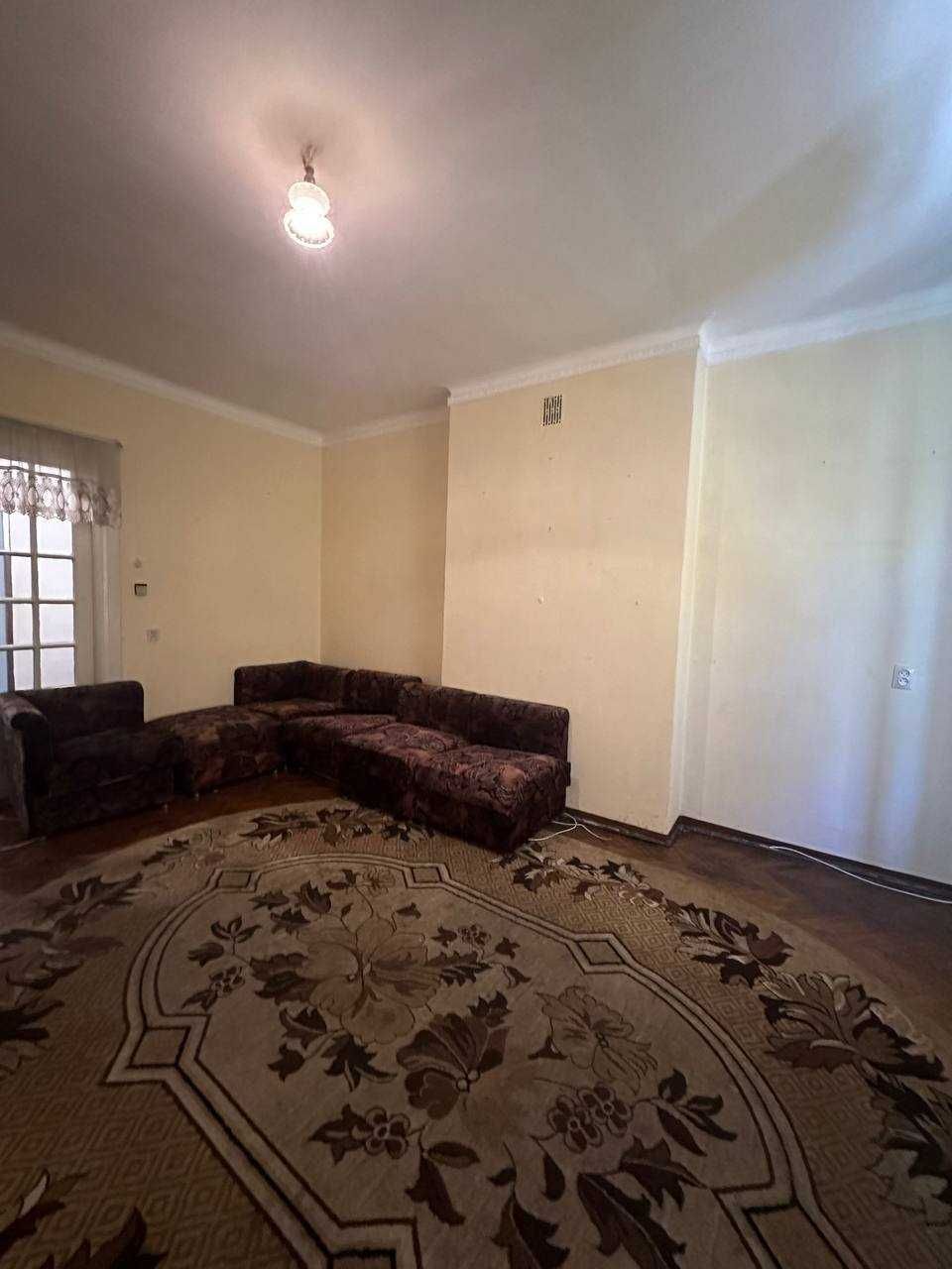 Продаж 3-кімнатної квартири з ремонтом та меблями.