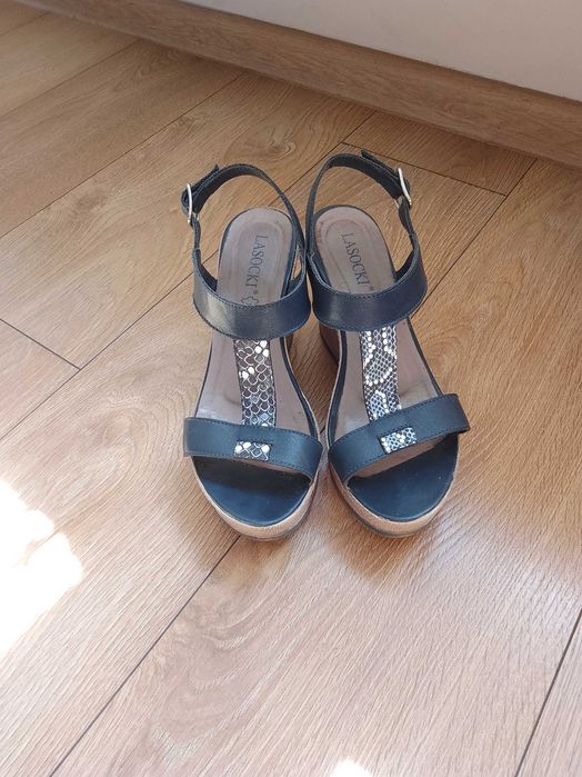 Sandały na koturnie Lasocki 37