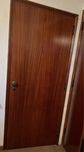Portas em madeira com aros e ferragens