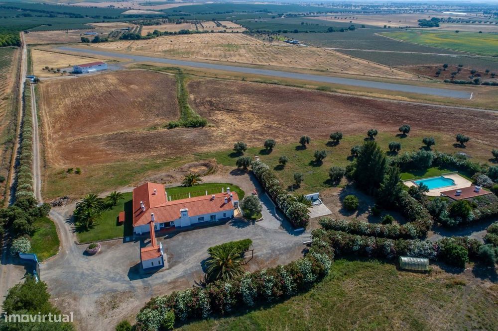 Herdade Alentejana com casa, piscina e aeródromo certificado na zona d