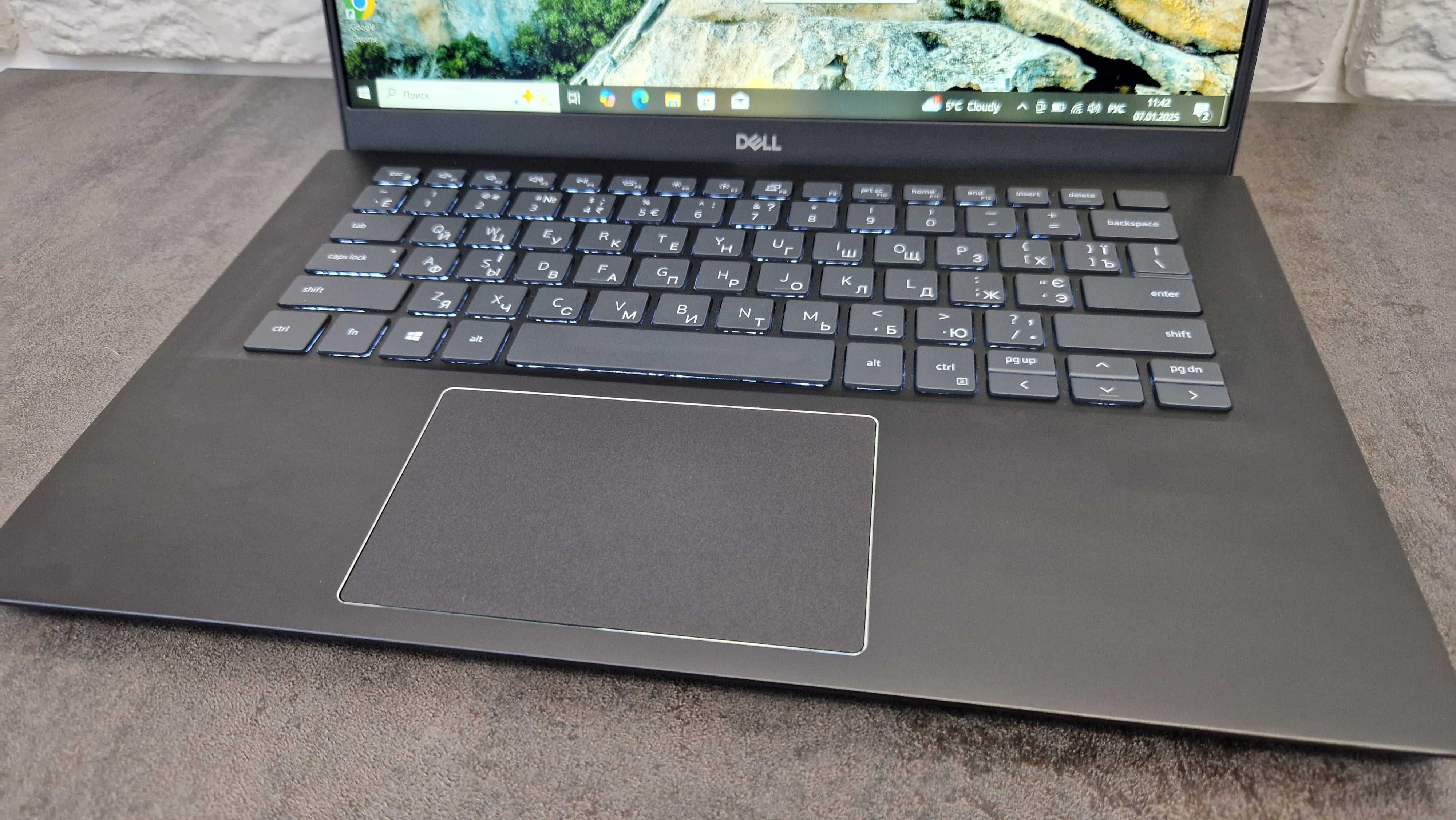 Ноутбук Dell Vostro 5402 / i5-1135G7 / 12 GB  / SSD 256 GB /