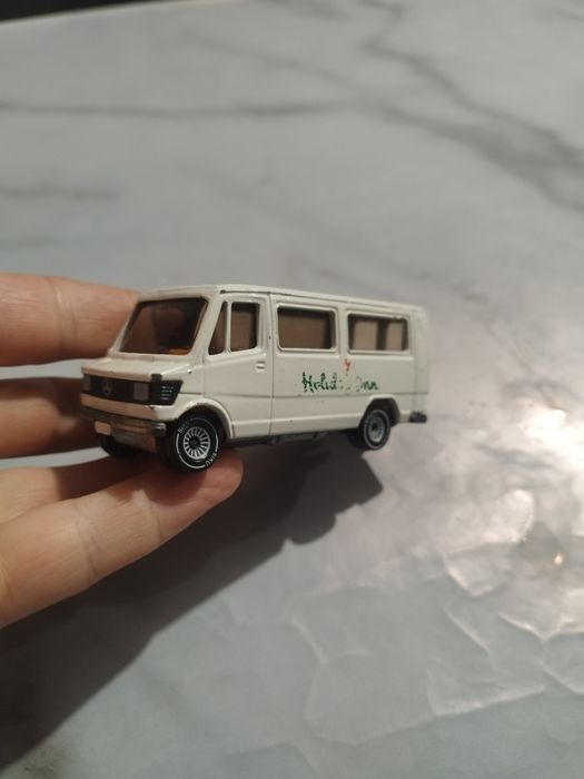 Модель автомобиля Siku Mercedes 208