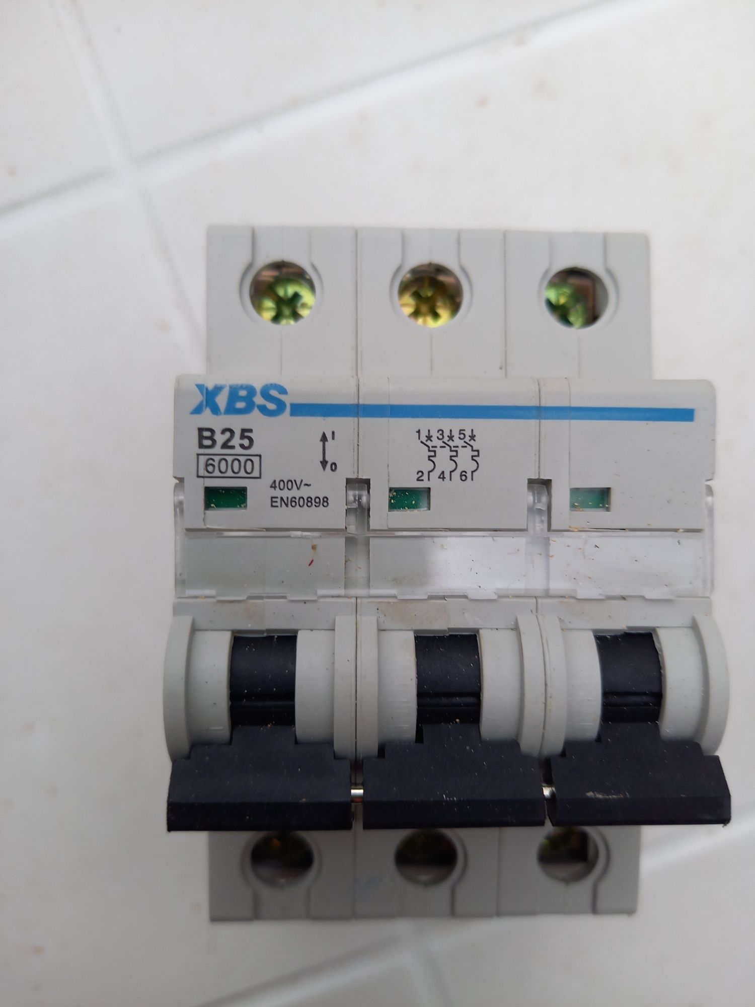 WNSZ16A-3XB Wyłącznik nadprądowy 16A 230/400V obudowa na szynę typ 3XB