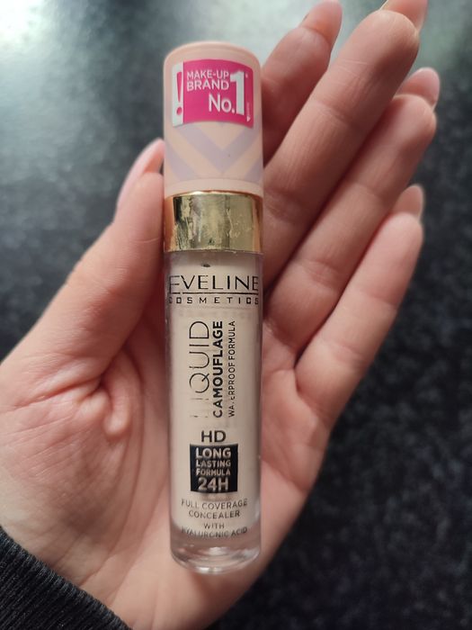 Korektor eveline liquid camuflage 01 light porcein