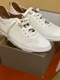 Туфлі-кеди MIDA, білого кольору.