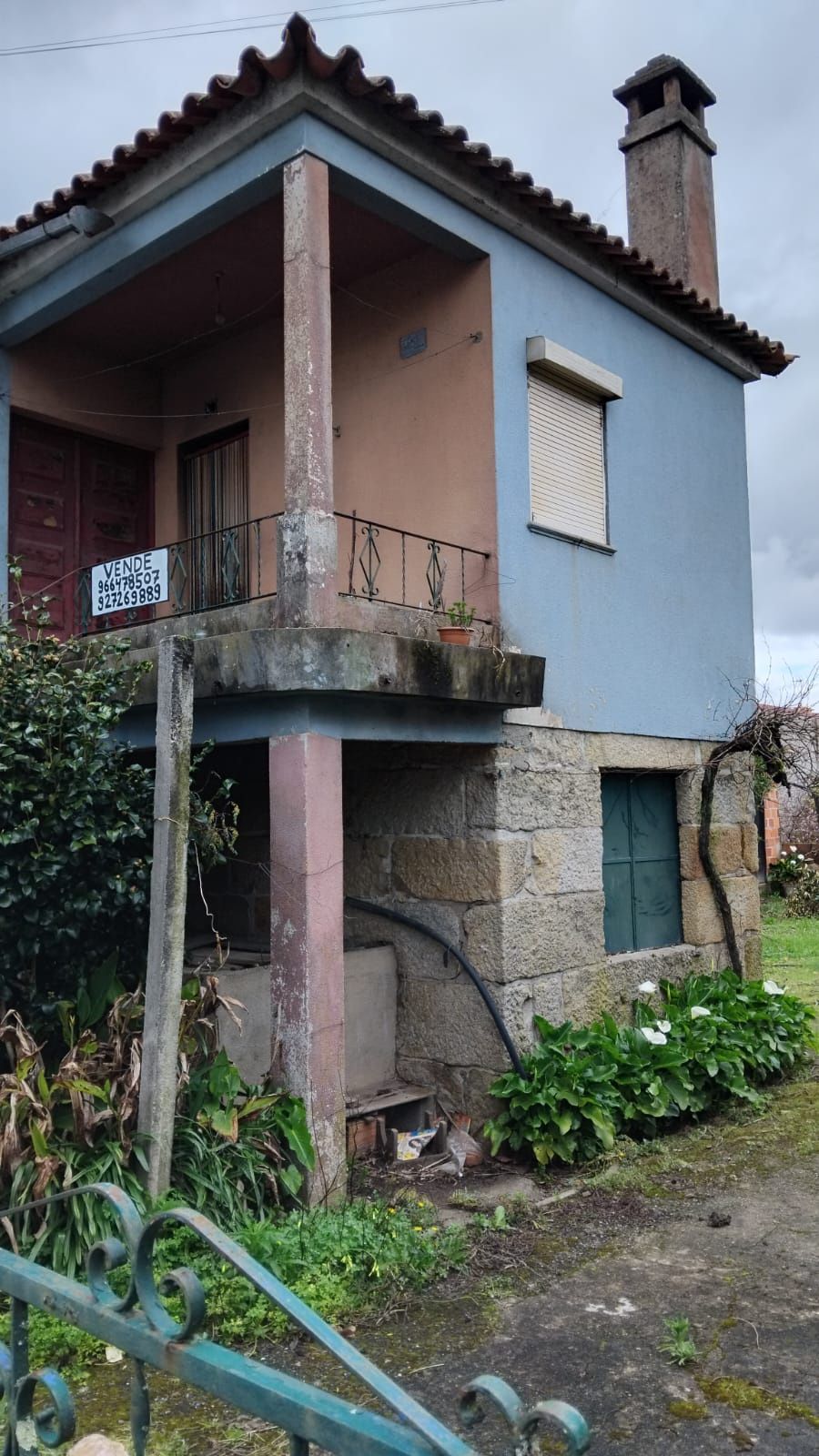 Vende  moradia bem localizada estrada principal