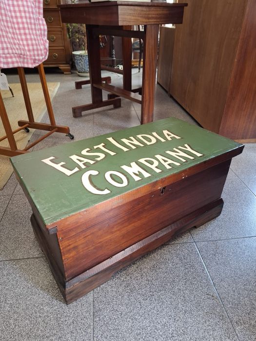 Baú em madeira "East India Company"- Vintage/ Decorativo.