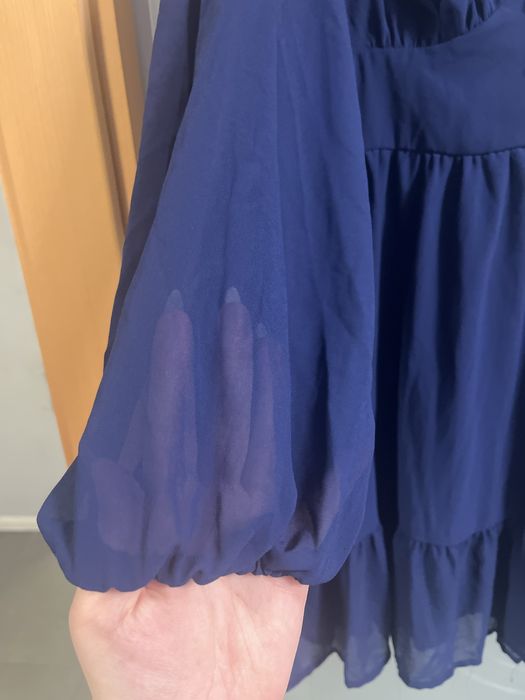 Дуже гарна святкова сукня з прозорими рукавами