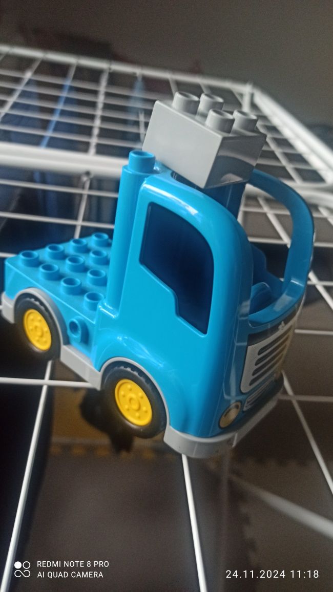 pojazd lego duplo z ludzikiem